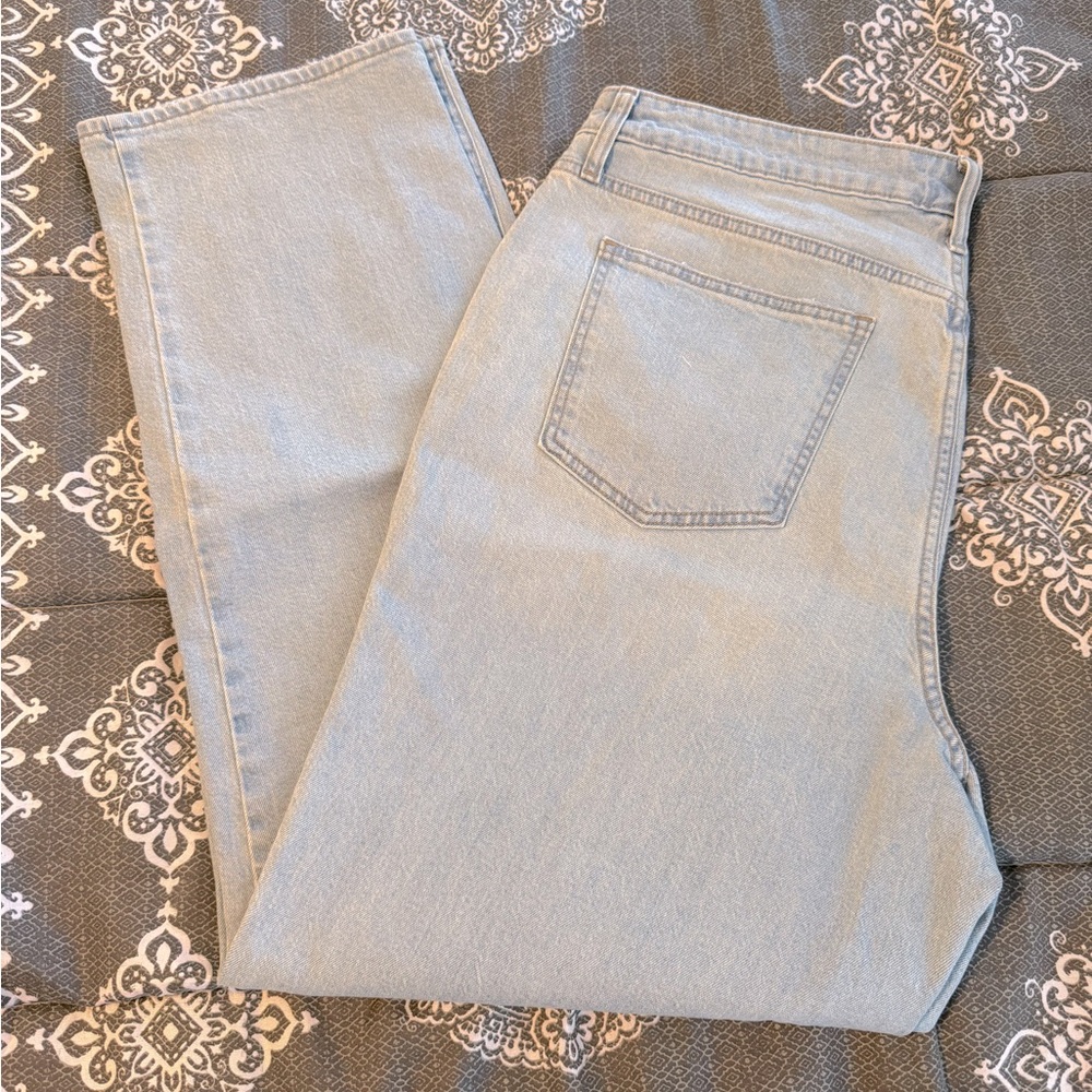 Universal Thread Women's Straight Leg Jeans in Light Blue